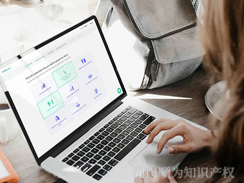 90后創(chuàng)業(yè)小伙借勢(shì)“互聯(lián)網(wǎng)+” 開(kāi)啟企業(yè)集成式商務(wù)服務(wù)